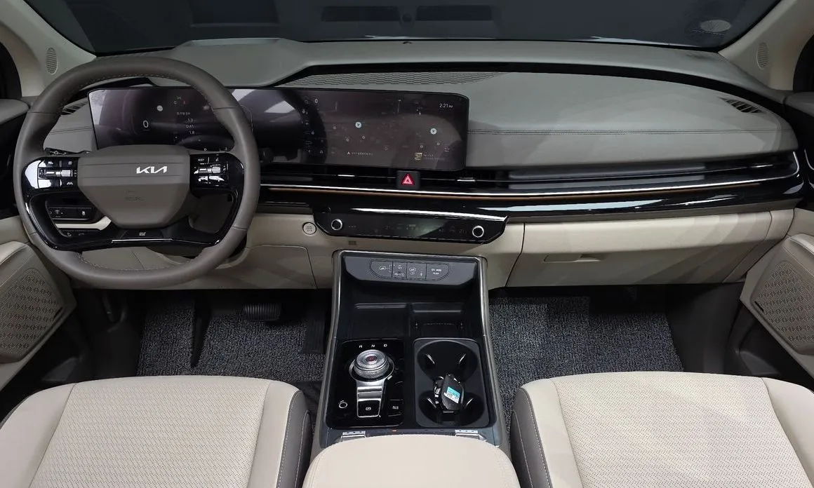Kia Carnival — фото 10
