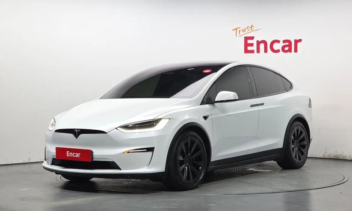 Tesla Model X — фото 1