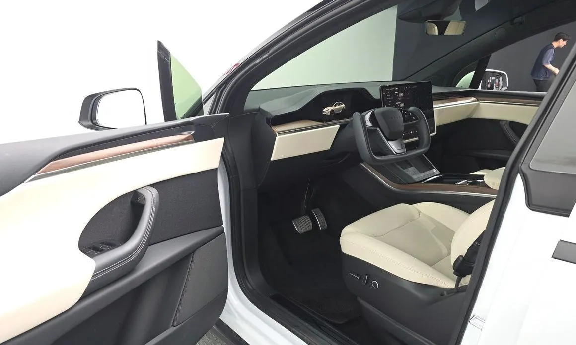 Tesla Model X — фото 4
