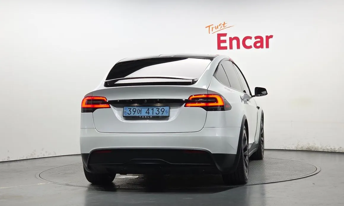 Tesla Model X — фото 8