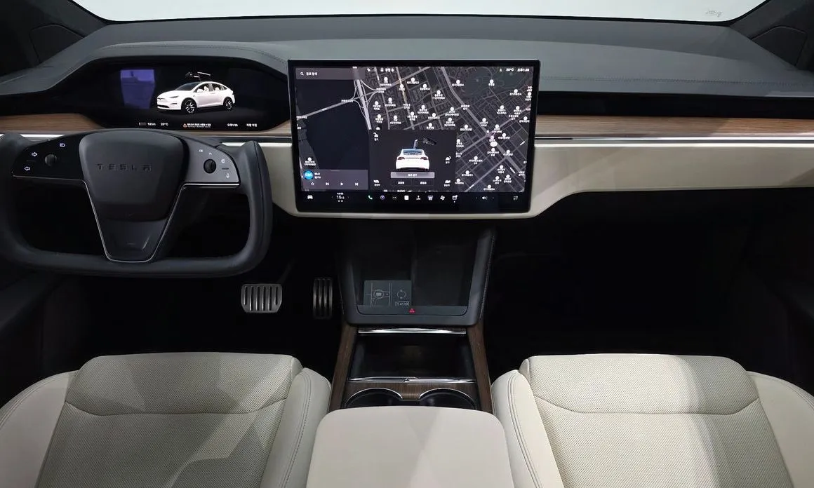 Tesla Model X — фото 10