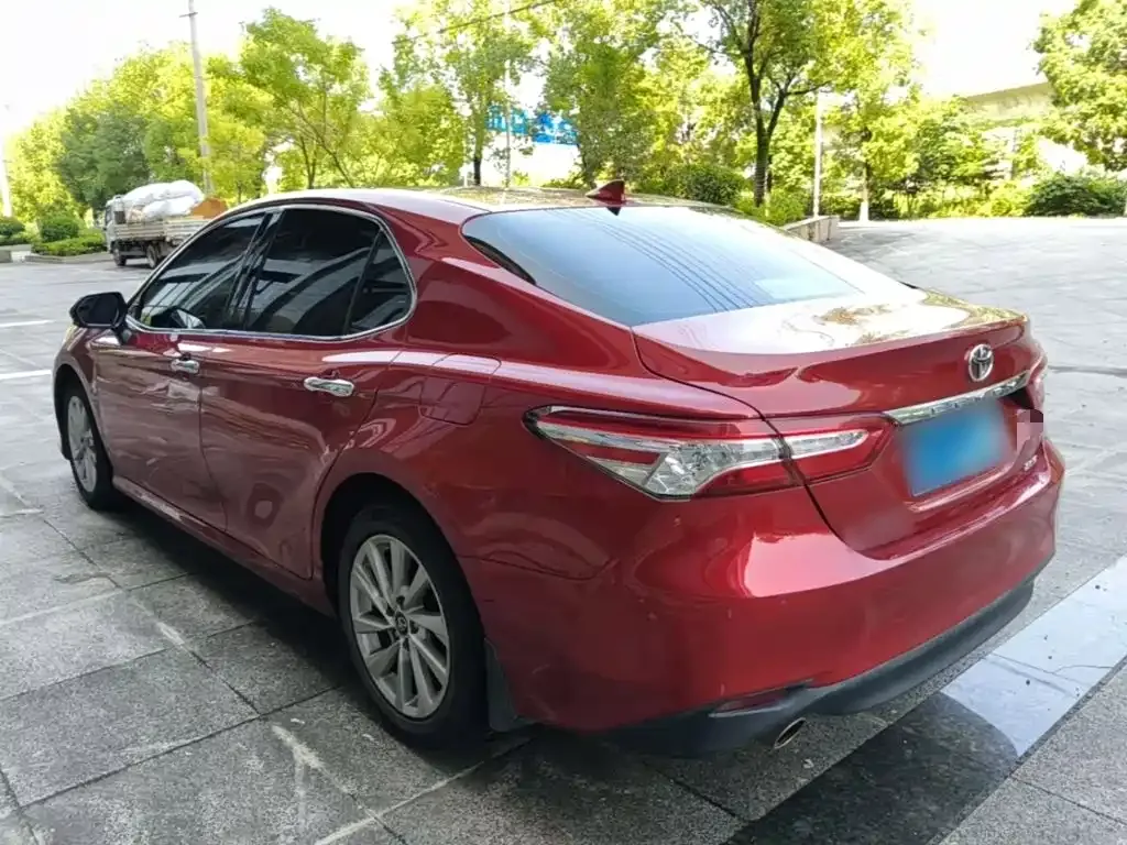 Toyota Camry — фото 4