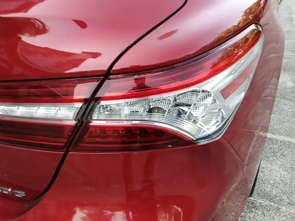 Toyota Camry — фото 10