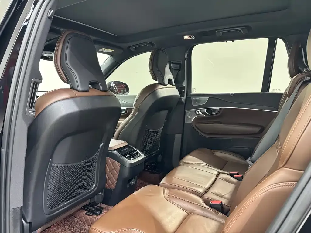 Volvo XC90 — фото 10