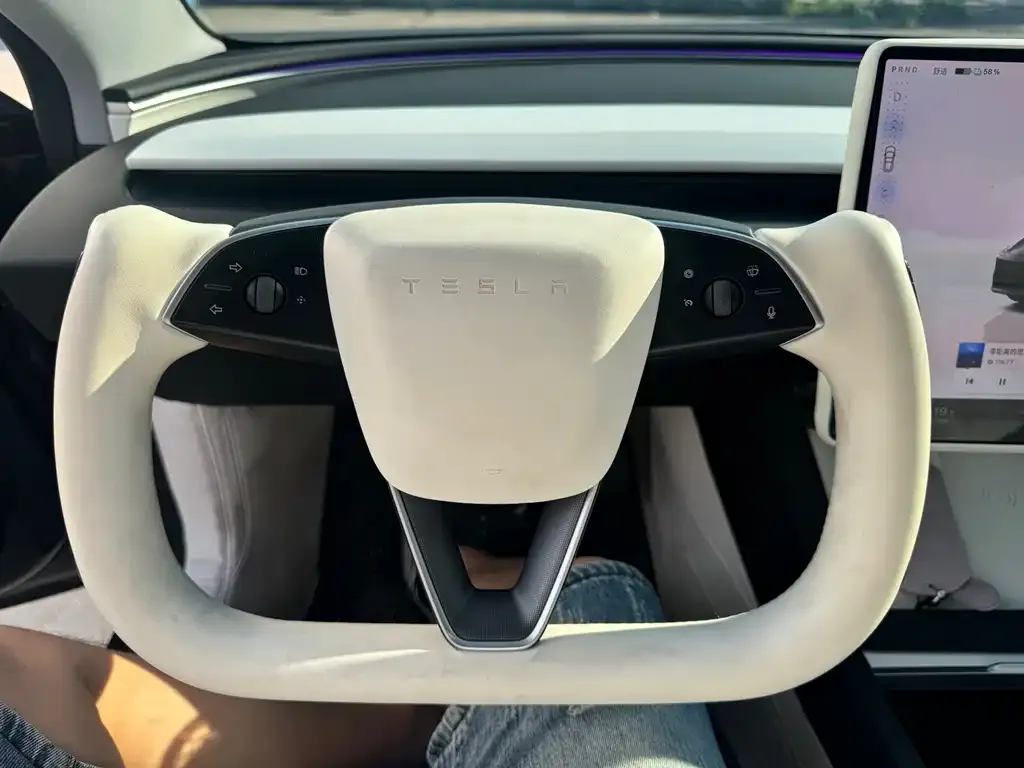Tesla Model 3 — фото 3