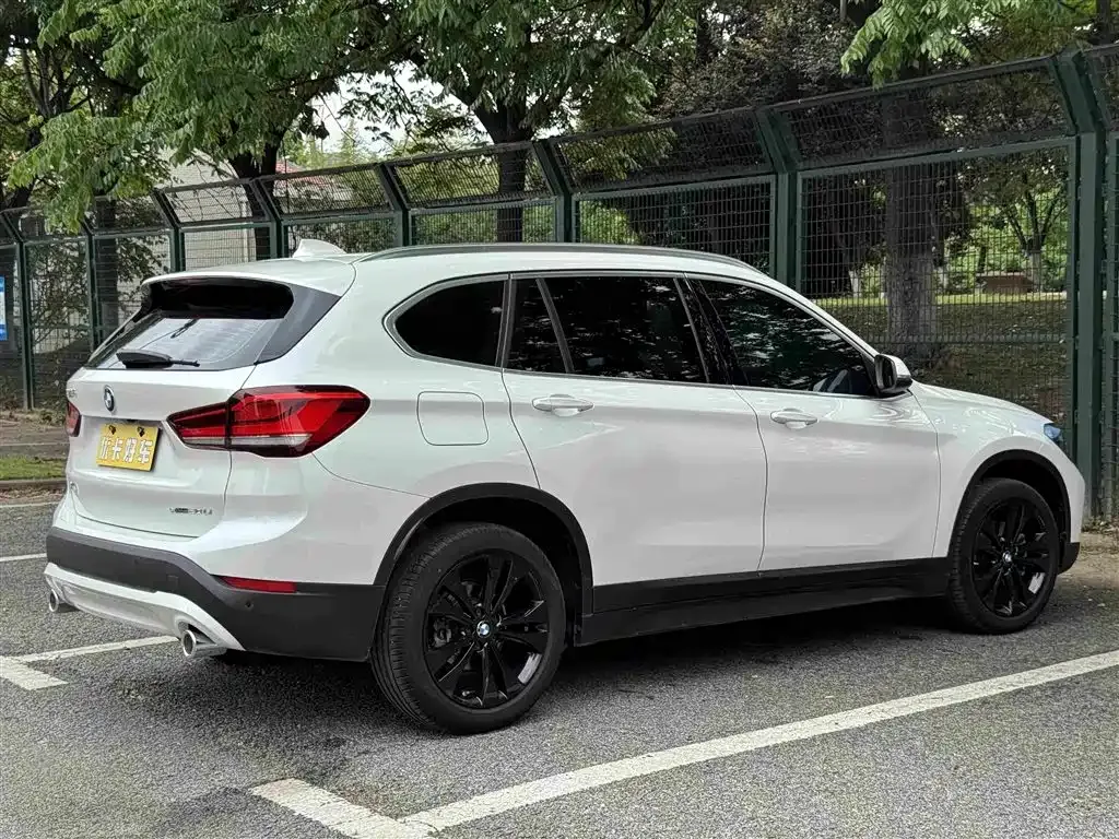 BMW X1 — фото 8