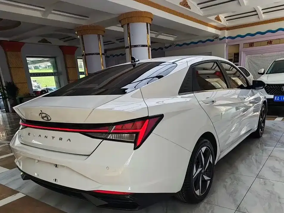 Hyundai Elantra — фото 4