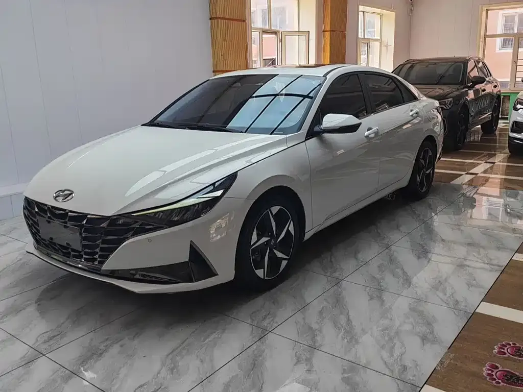 Hyundai Elantra — фото 5