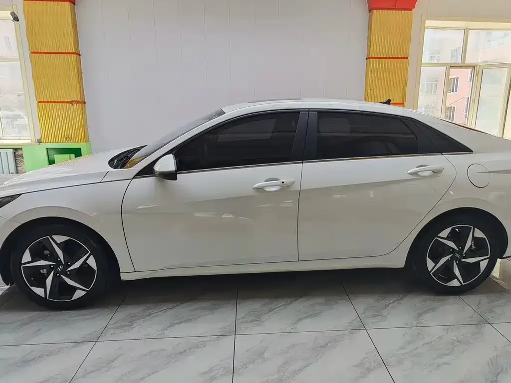 Hyundai Elantra — фото 2