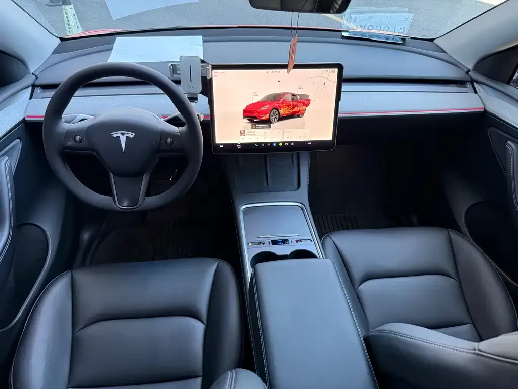 Tesla Model Y — фото 6