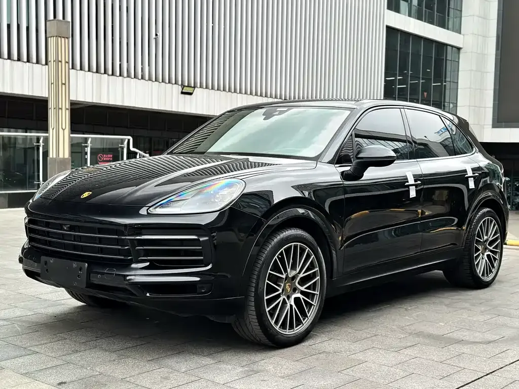 Porsche Cayenne — фото 1