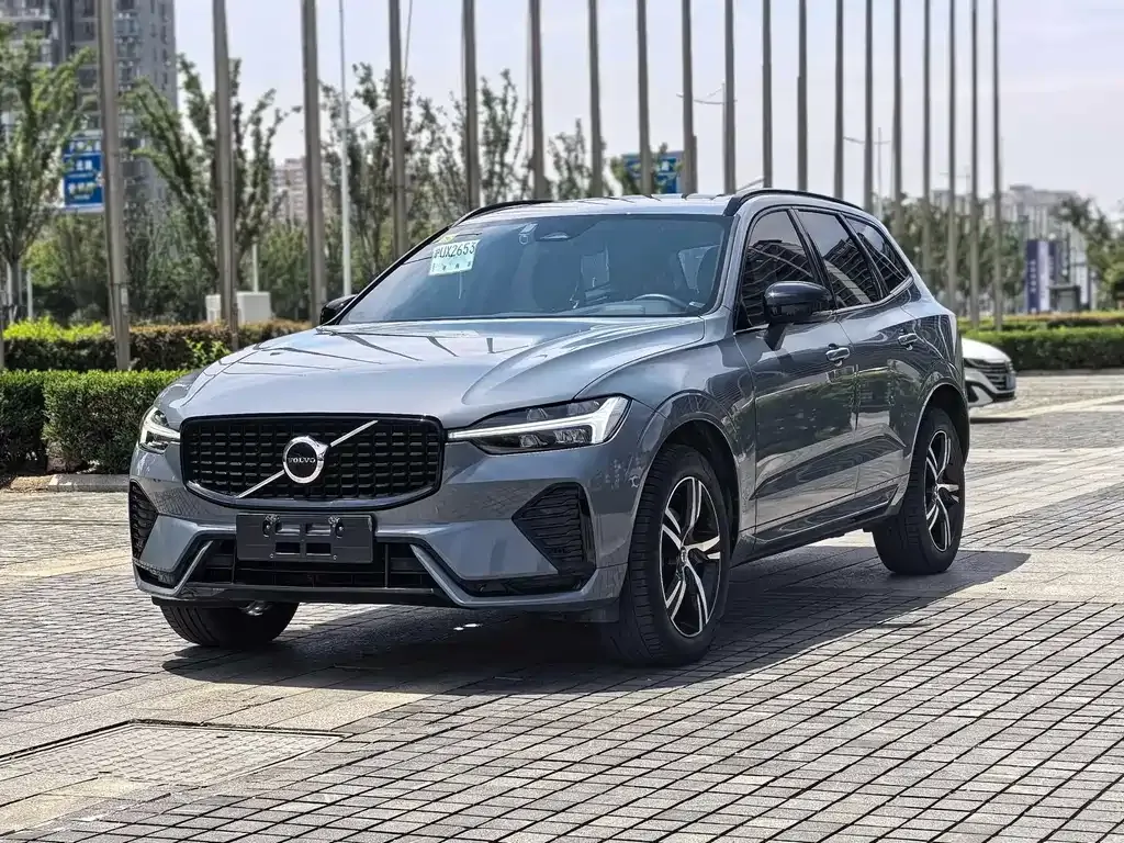 Volvo XC60 — фото 1