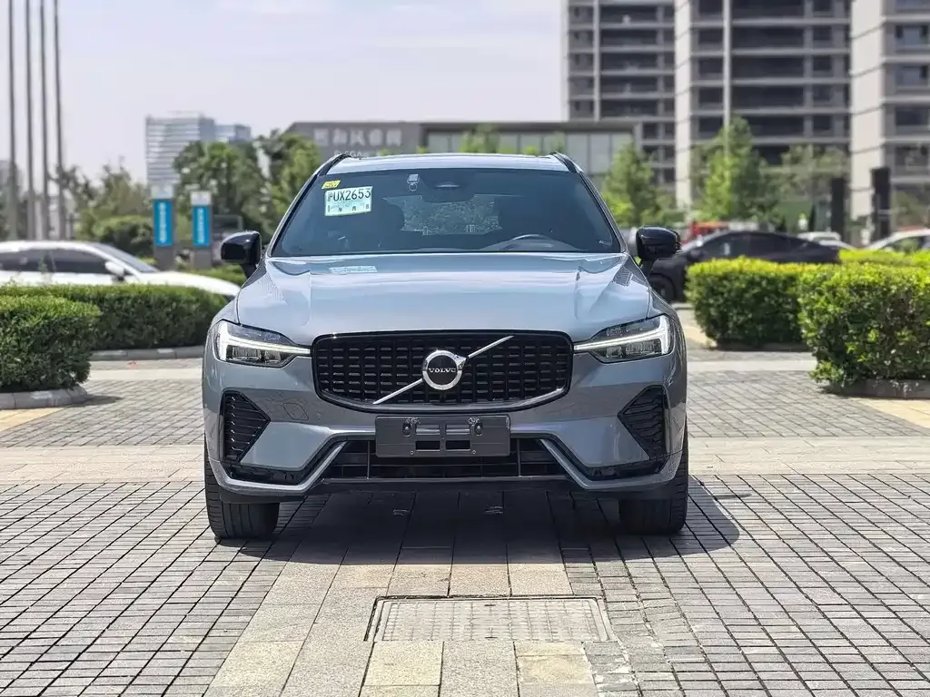 Volvo XC60 — фото 8