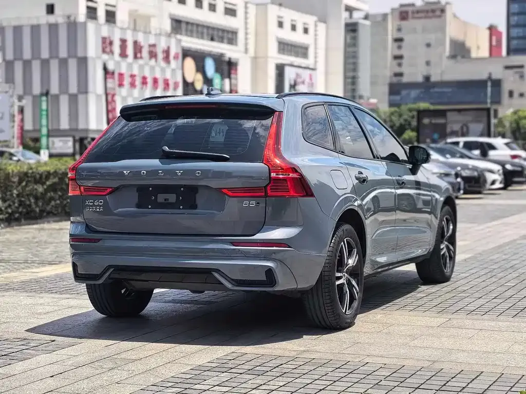 Volvo XC60 — фото 4