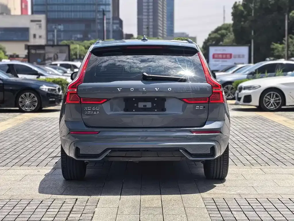 Volvo XC60 — фото 3