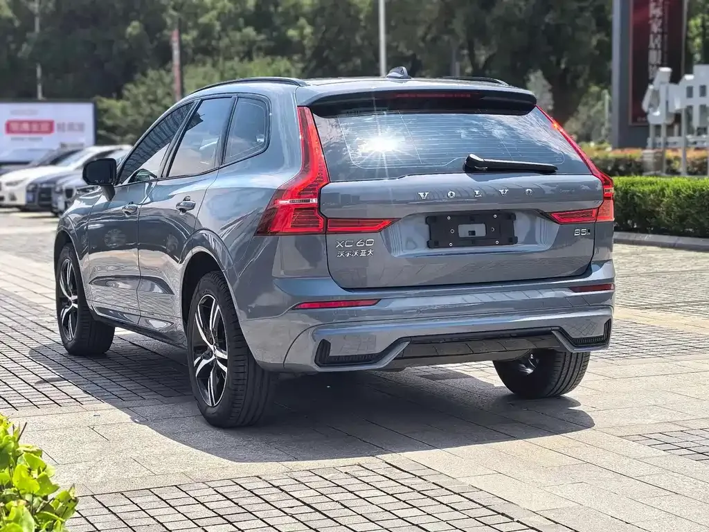 Volvo XC60 — фото 9