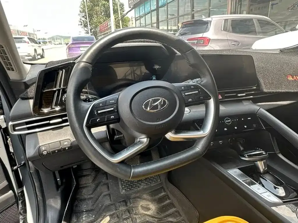 Hyundai Elantra — фото 8