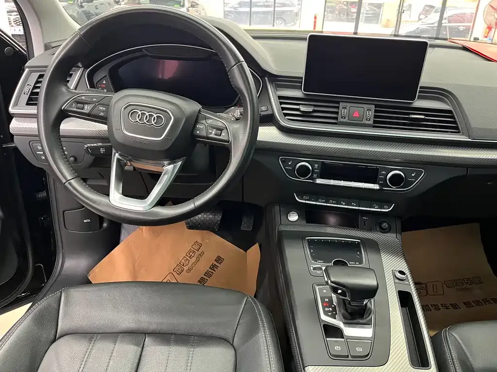 Audi Q5L — фото 10