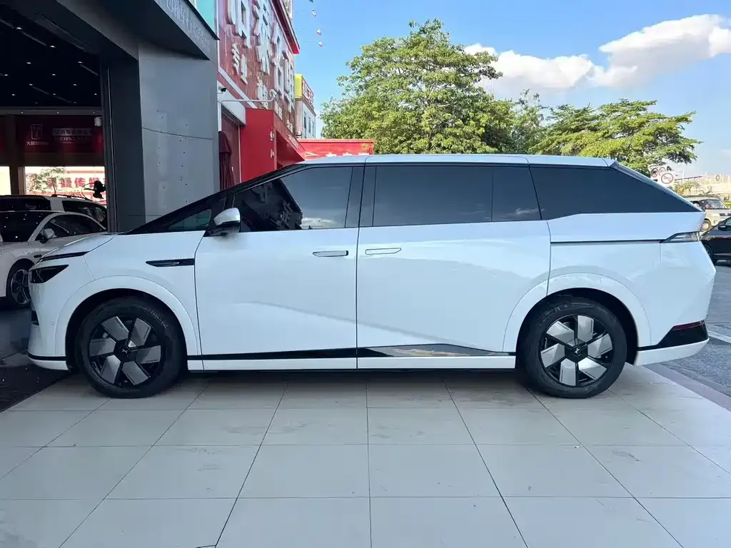 XPeng X9 2024 из CN, фото 2