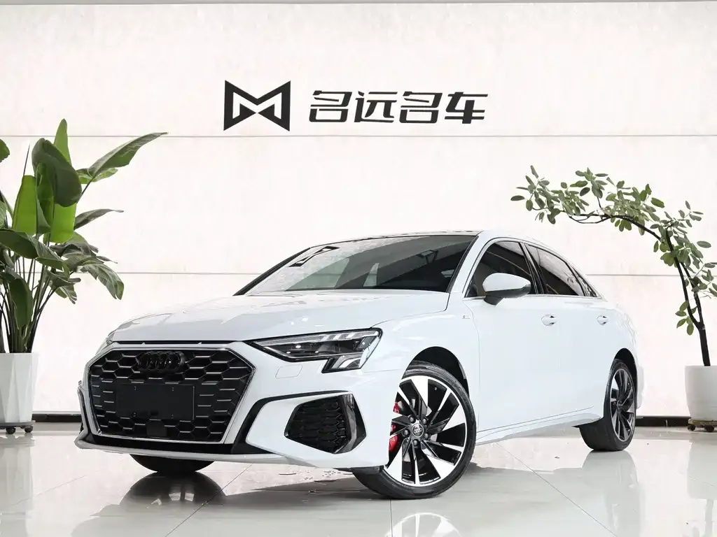 Audi A3 — фото 1
