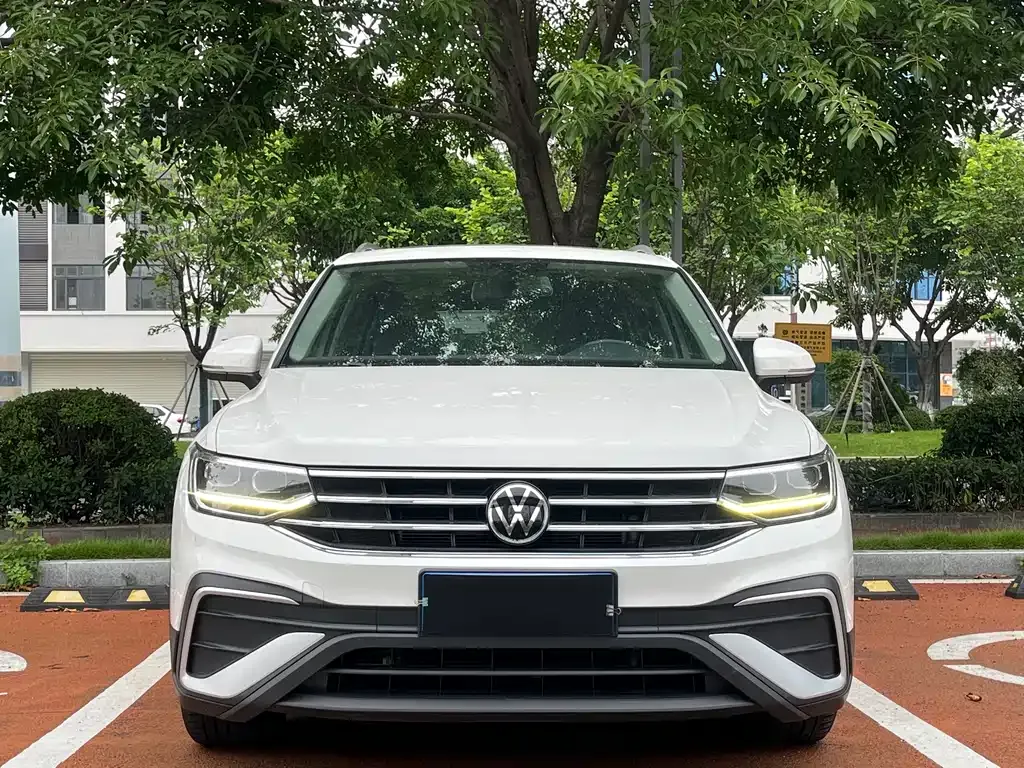 Volkswagen Tiguan L — фото 5