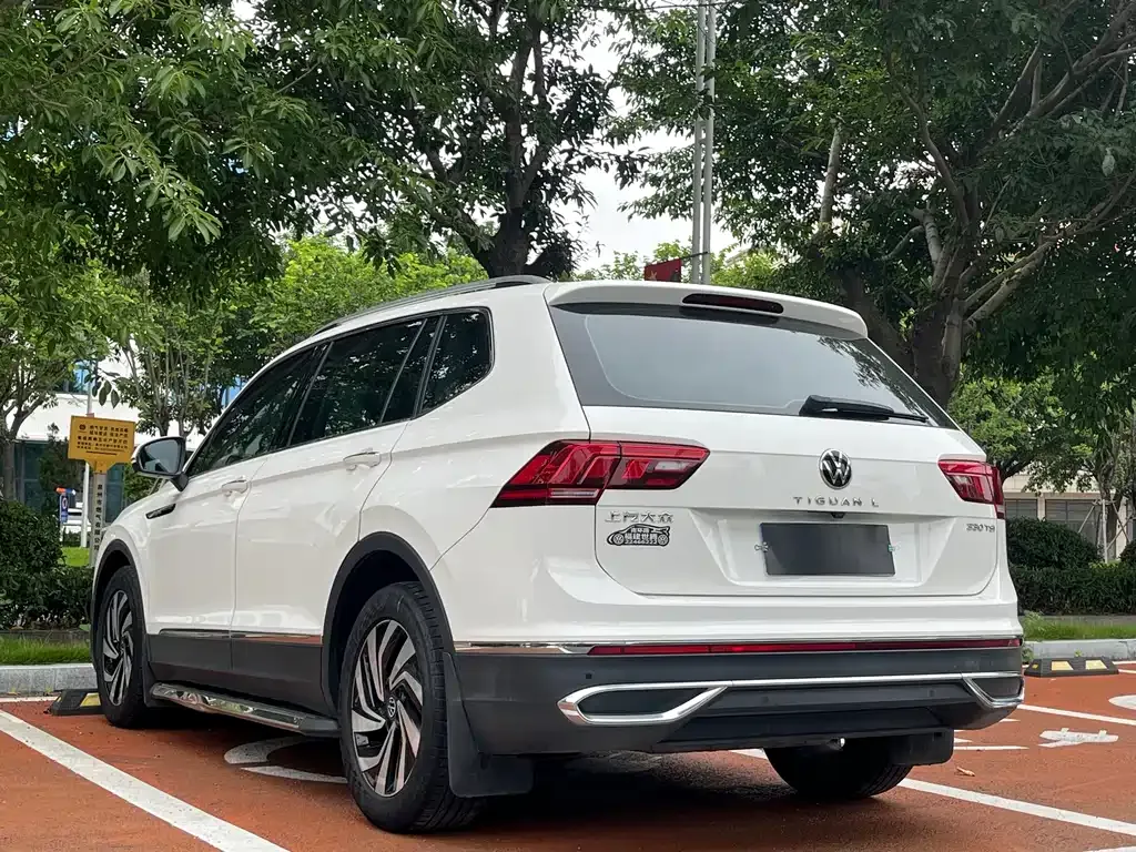 Volkswagen Tiguan L — фото 6