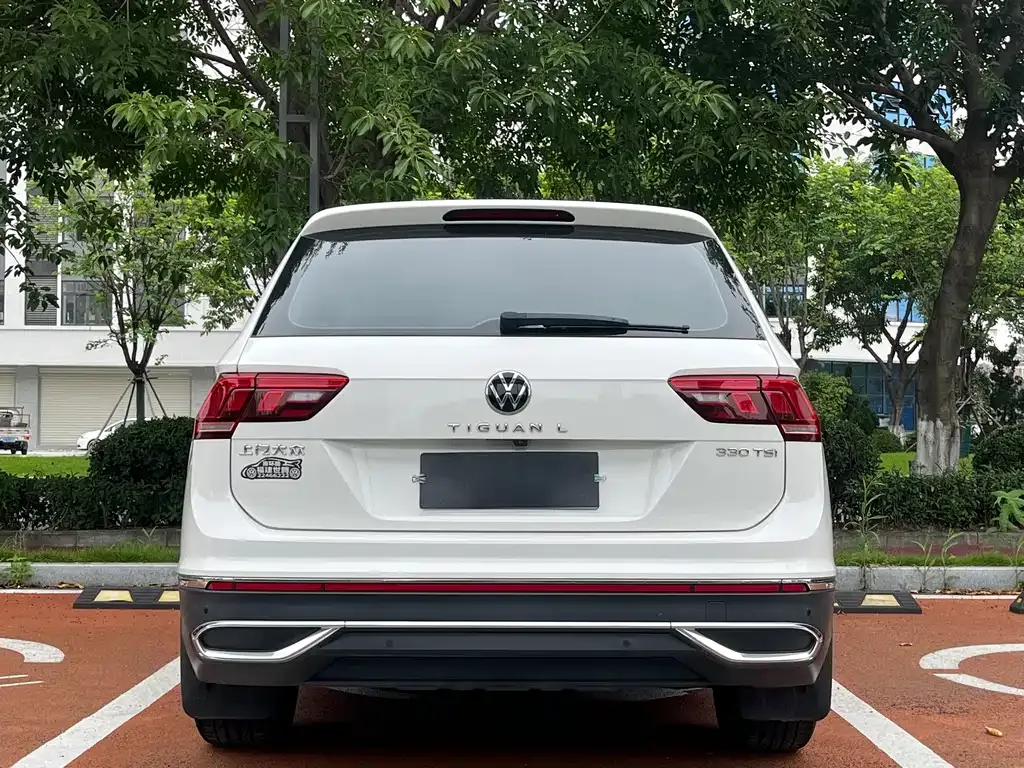Volkswagen Tiguan L — фото 8