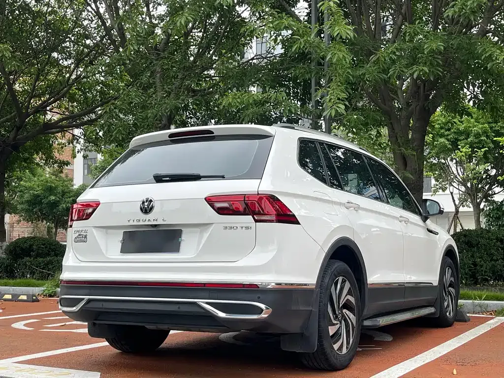 Volkswagen Tiguan L — фото 7