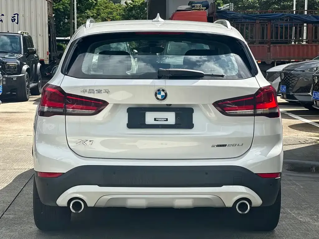 BMW X1 — фото 8