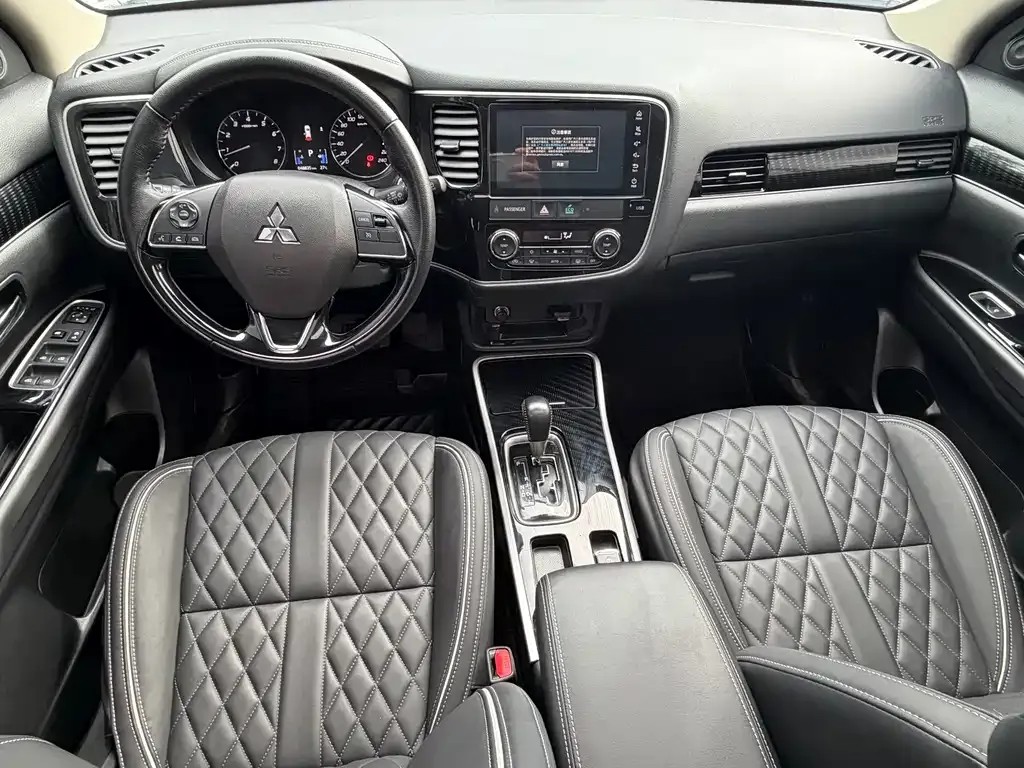 Mitsubishi Outlander — фото 5