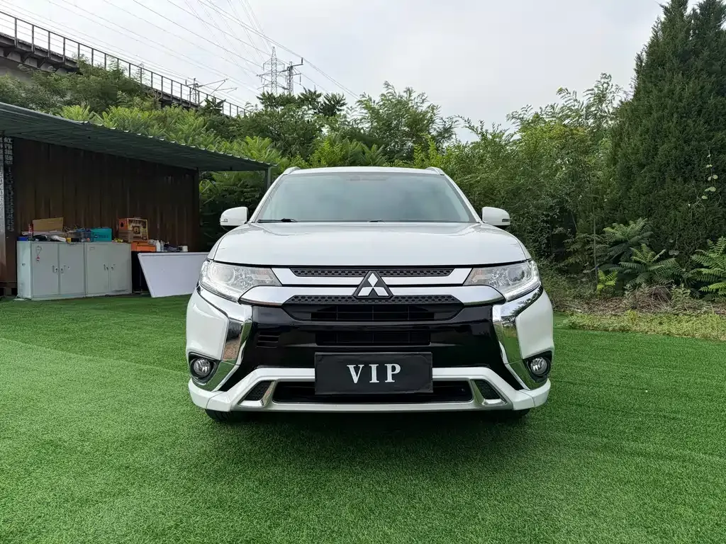 Mitsubishi Outlander — фото 10