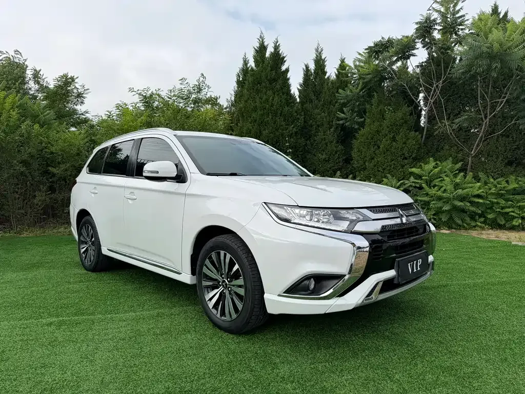 Mitsubishi Outlander — фото 9