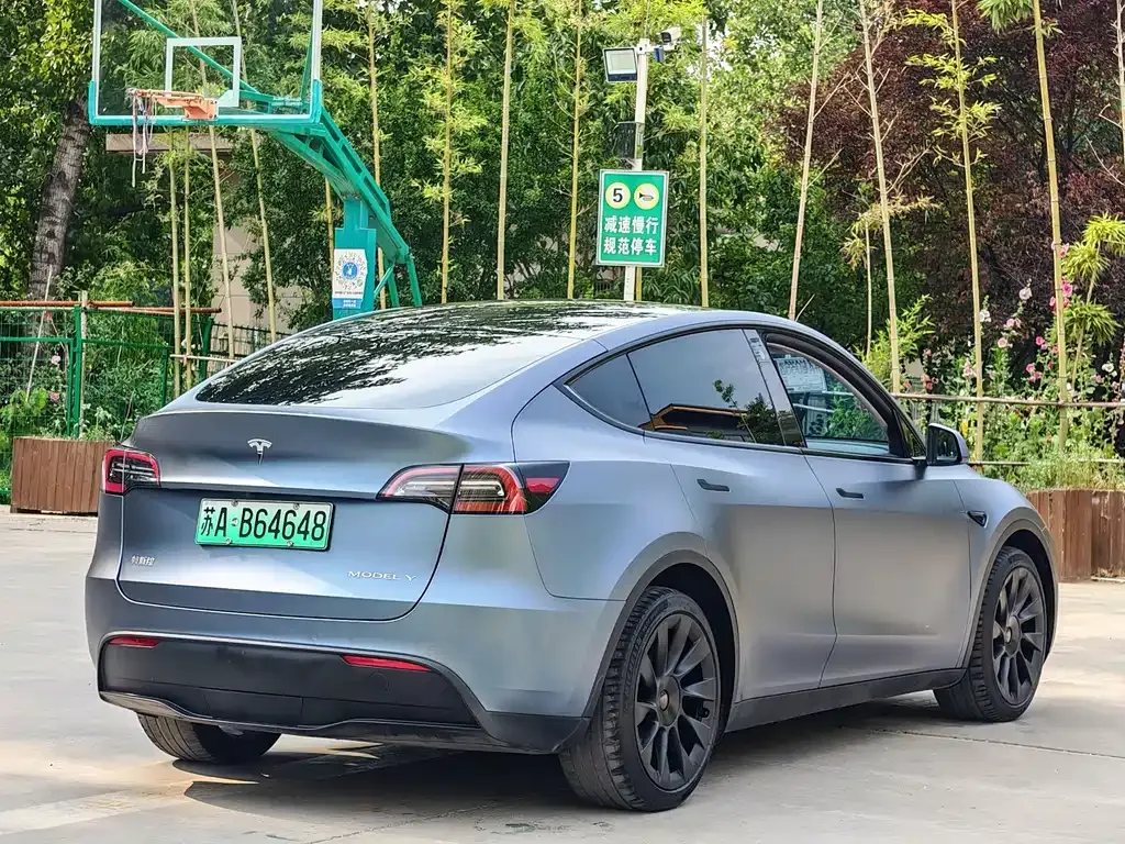 Tesla Model Y — фото 10