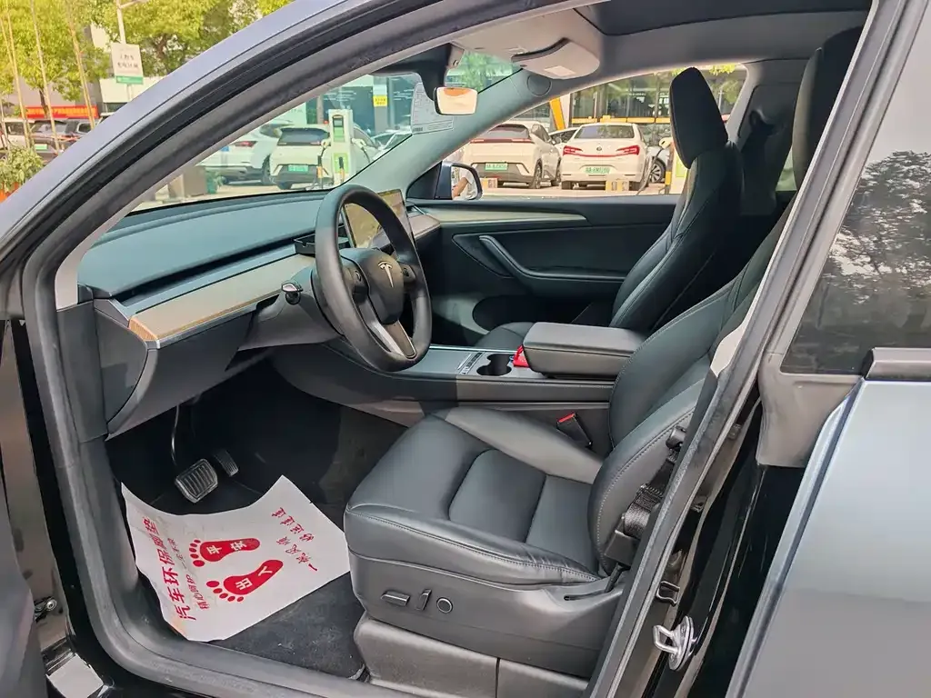 Tesla Model Y — фото 2
