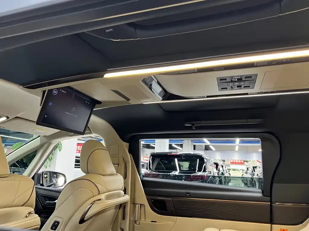 Toyota Alphard — фото 9