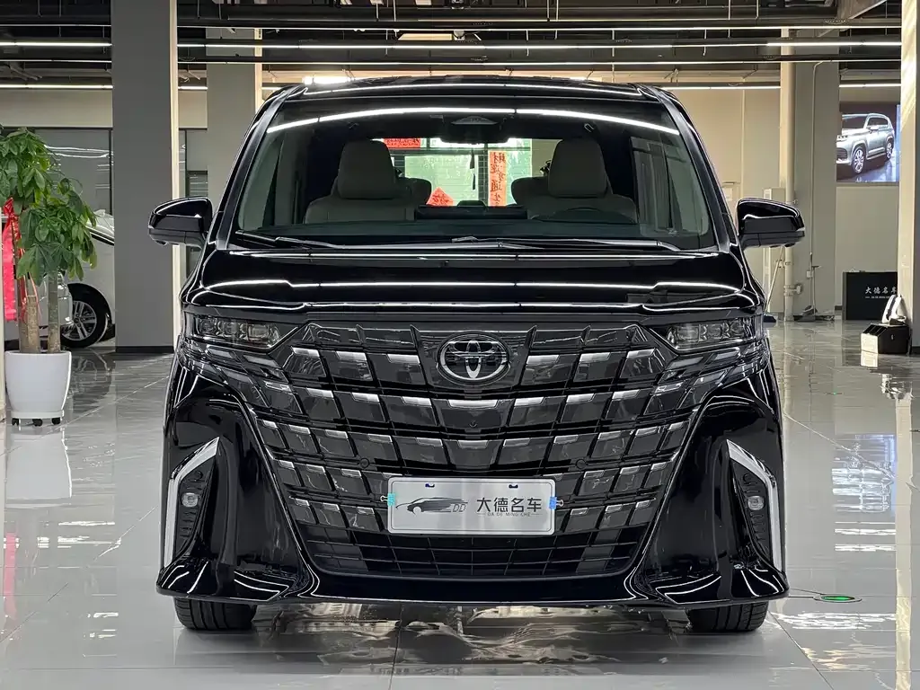 Toyota Alphard — фото 2