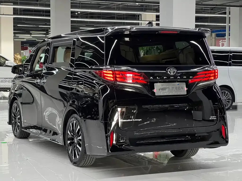 Toyota Alphard — фото 4