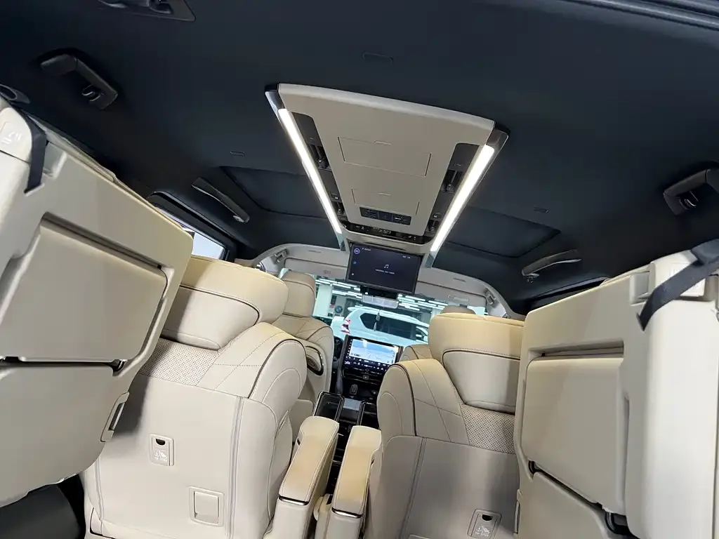 Toyota Alphard — фото 10