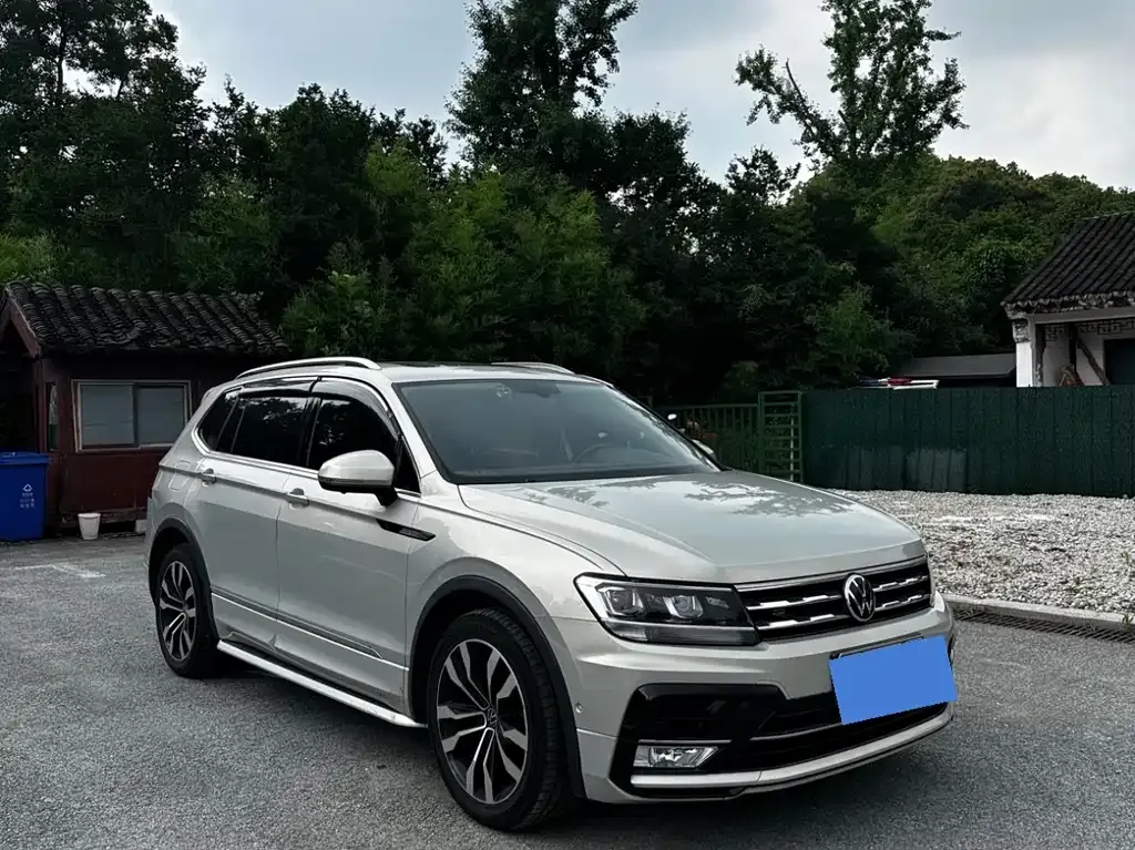 Volkswagen Tiguan L — фото 3