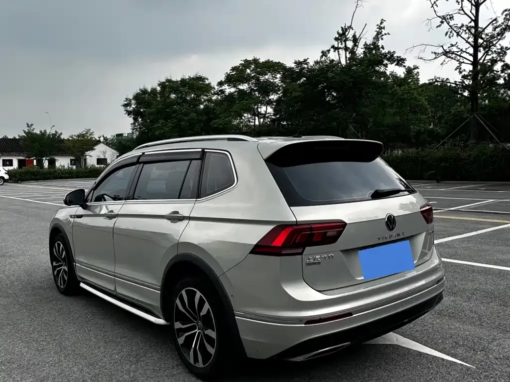 Volkswagen Tiguan L — фото 2