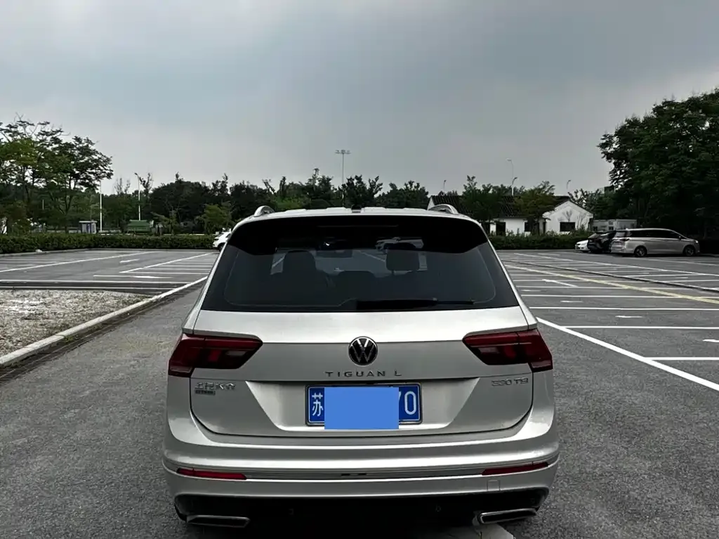 Volkswagen Tiguan L — фото 10