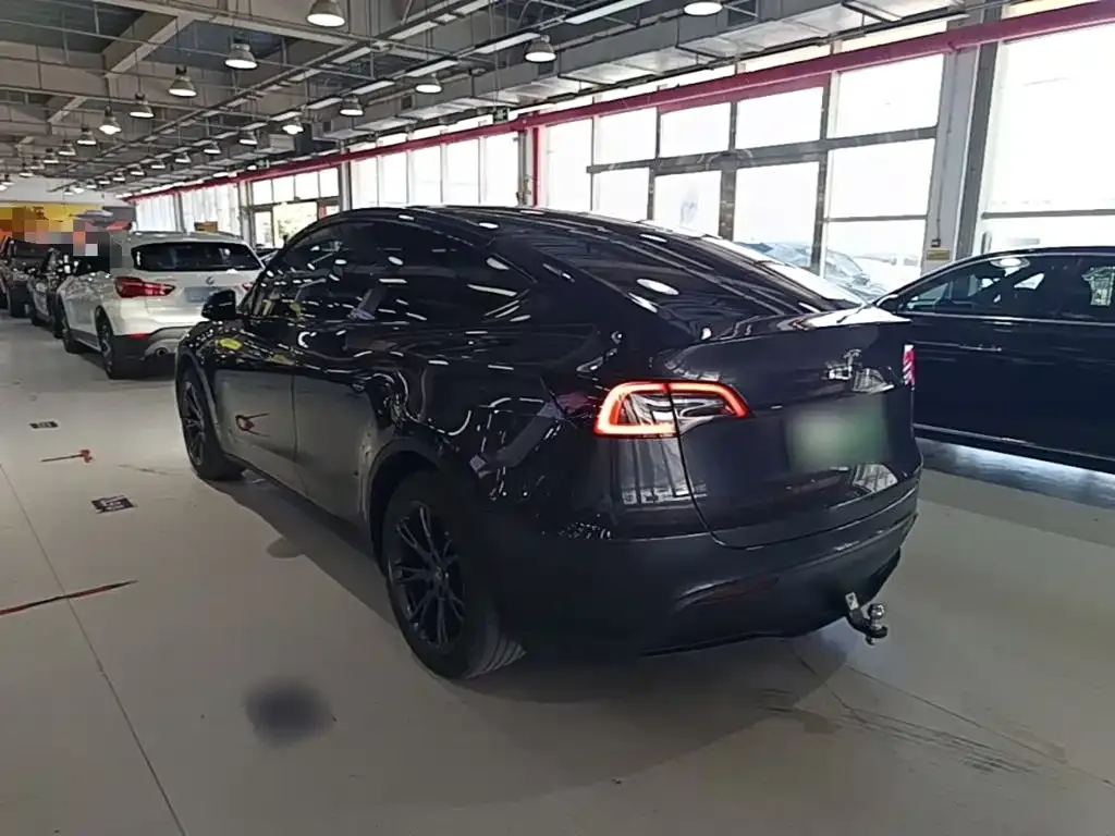 Tesla Model Y — фото 7