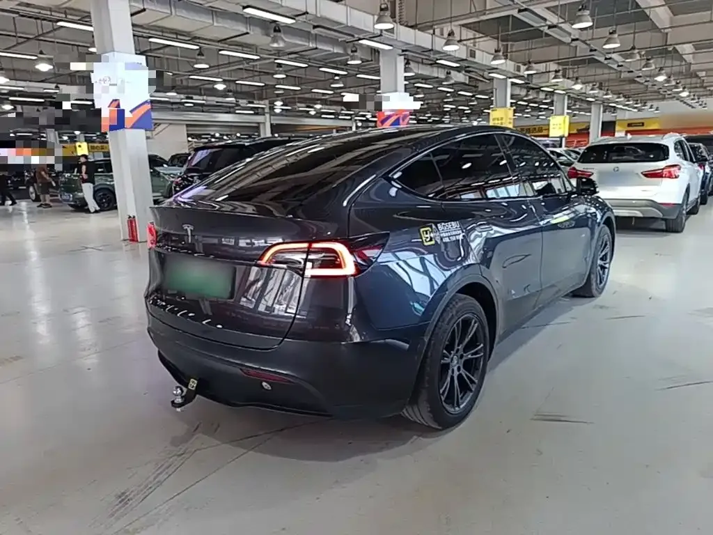 Tesla Model Y — фото 6