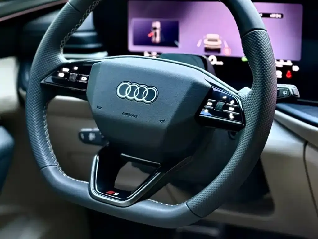 Audi Q5L — фото 4