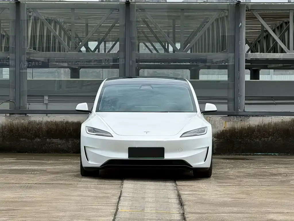 Tesla Model 3 — фото 10