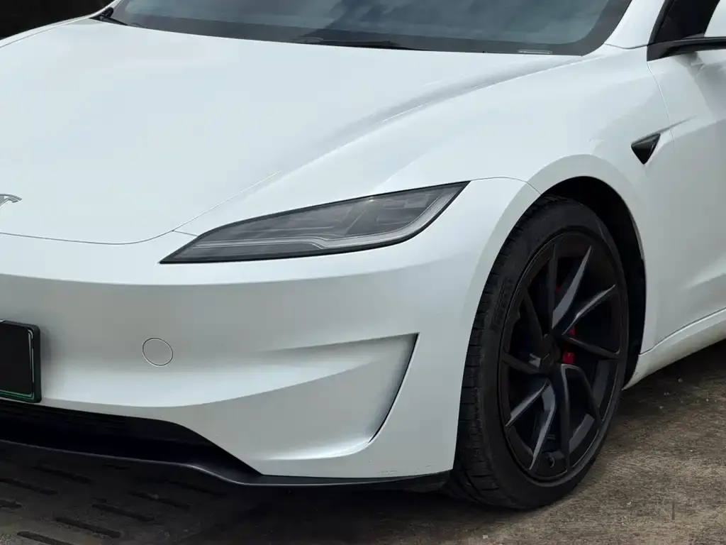 Tesla Model 3 — фото 2