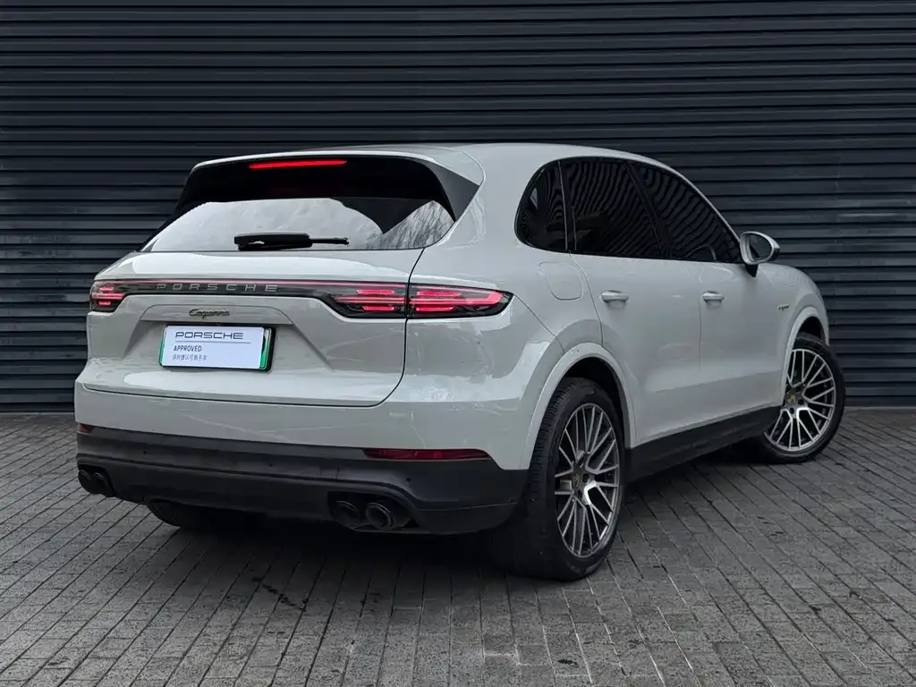 Porsche Cayenne Hybrid — фото 7