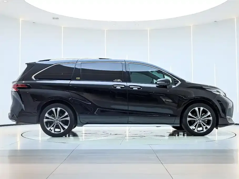 Toyota Granvia — фото 3