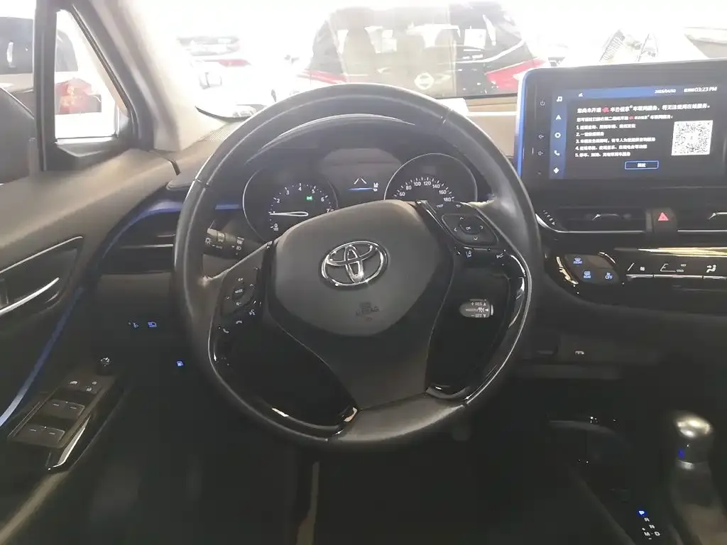 Toyota C-HR — фото 2
