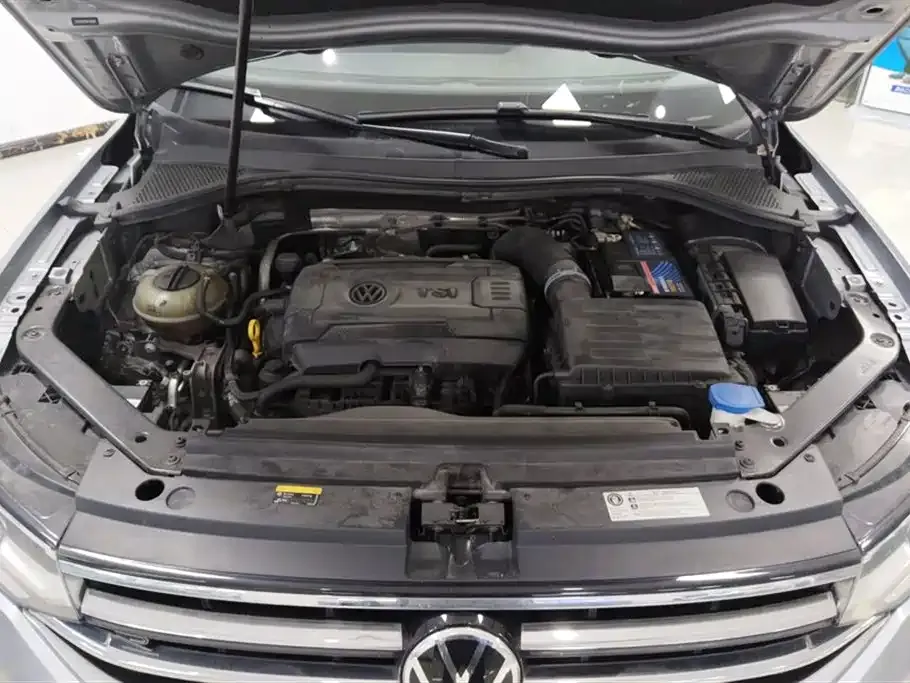 Volkswagen Tiguan L — фото 10